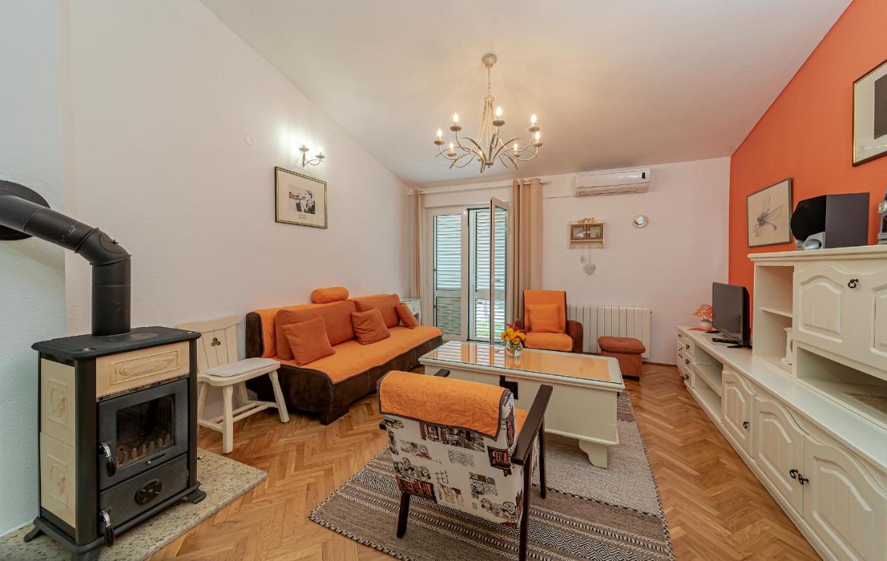 Apartments Villa Lilla Baska Voda Luaran gambar