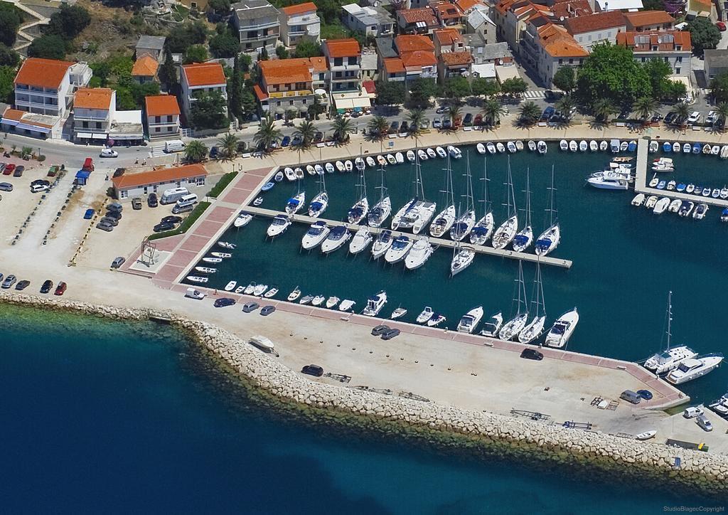 Apartments Villa Lilla Baska Voda Luaran gambar