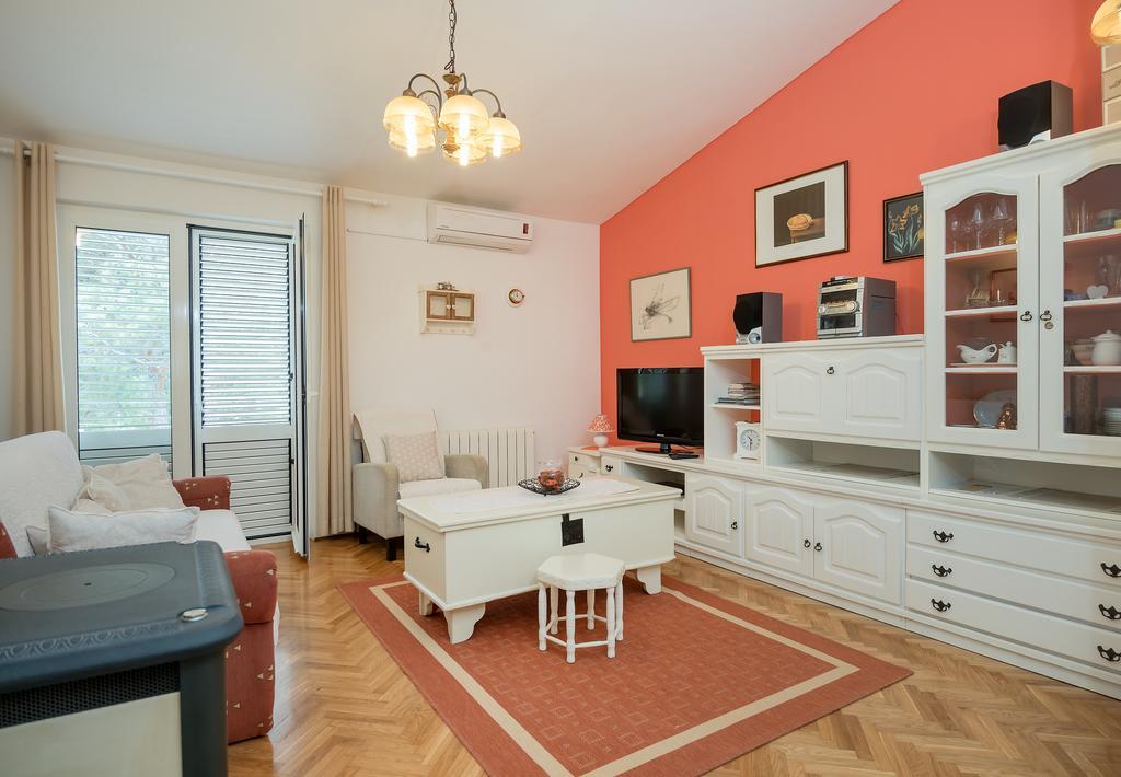 Apartments Villa Lilla Baska Voda Luaran gambar